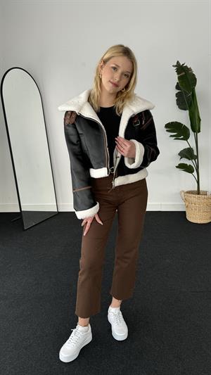 Biye Detay Kısa Lamine Ceket 