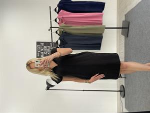 Bol Kesim Cepli Polo Yaka Modal Kumaş Kısa Kol Midi Boy Elbise  Siyah