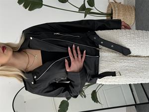 Cep Ve Kemer Detaylı Deri Ceket Siyah