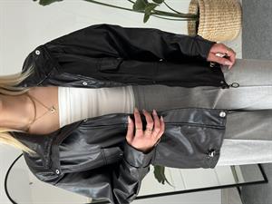 Cep Ve Yaka Detaylı Rahat Kalıp Deri Ceket 