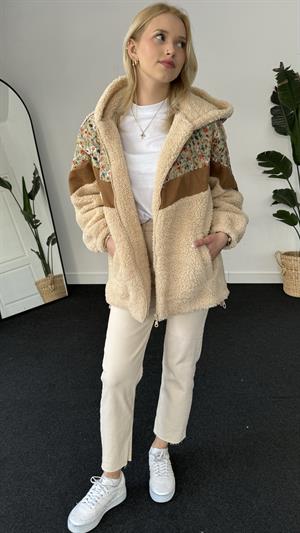 Çiçek Detaylı Kapüşonlu Astarlı Peluş Tasarım Ceket 
