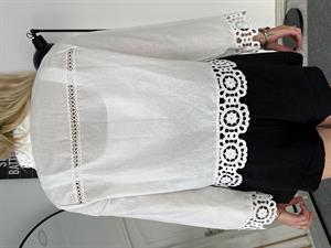 Dantel Ve Güpür Detaylı Keten Gömlek Beyaz