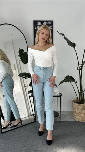 Düşük Omuz Büzgü Detaylı Çapraz Yaka Crop Beyaz