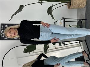 Düşük Omuz Büzgü Detaylı Çapraz Yaka Crop Siyah