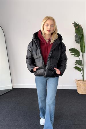 Kapüşonlu Parlak Kumaş Mont