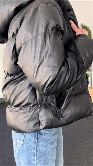 Kapüşonlu Parlak Kumaş Mont