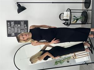 Kolsuz Vücudu Saran Elbise Siyah 