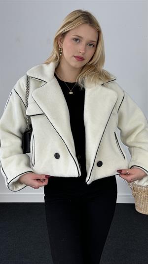 Kruvaze Yaka Biye Detaylı Kısa Kaşe Kaban Ekru