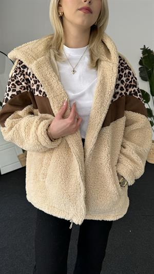 Leopar Detaylı Kapüşonlu Astarlı Peluş Tasarım Ceket 