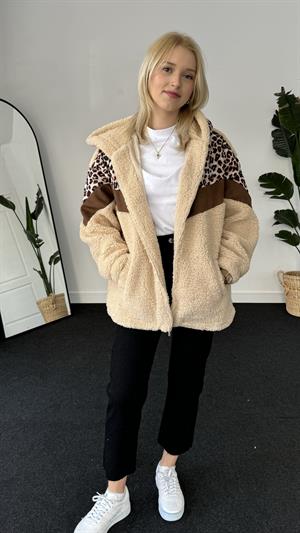 Leopar Detaylı Kapüşonlu Astarlı Peluş Tasarım Ceket 