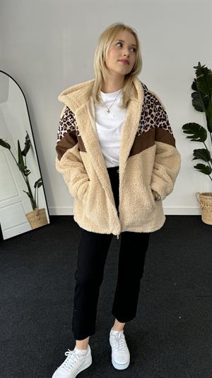 Leopar Detaylı Kapüşonlu Astarlı Peluş Tasarım Ceket 