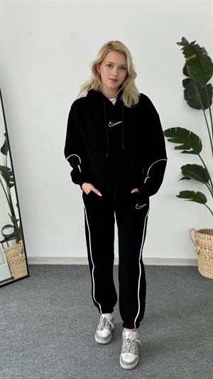 Nike Nakışlı Çizgi Detaylı Üç İplik Takım Siyah 