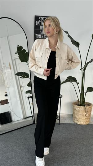 Önü Cep Detaylı Crop Ceket Krem 