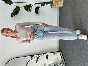 Oysho Model Uzun Kollu Crop Taş