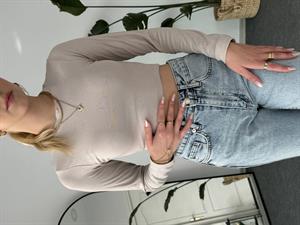 Oysho Model Uzun Kollu Crop Taş