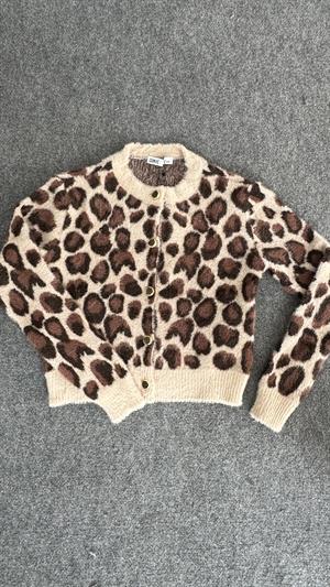 Sakallı Leopar Desenli Düğme Detaylı Hırka 
