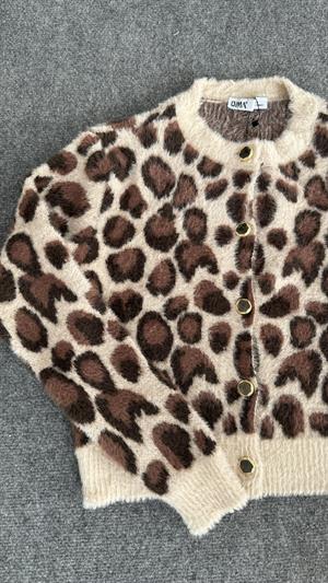 Sakallı Leopar Desenli Düğme Detaylı Hırka 