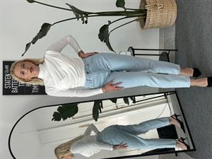 Uzun Kollu Dik Yaka Omuz Ve Bel Büzgülü Sandy Kumaş Bluz Beyaz