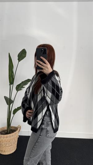 Yırtmaç Detay Baklava Desen Kazak Siyah 