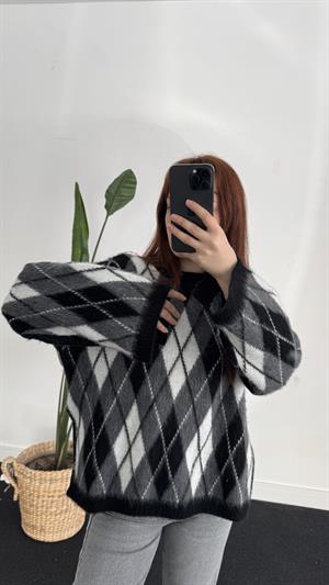 Yırtmaç Detay Baklava Desen Kazak Siyah 