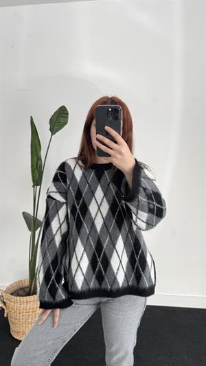 Yırtmaç Detay Baklava Desen Kazak Siyah 