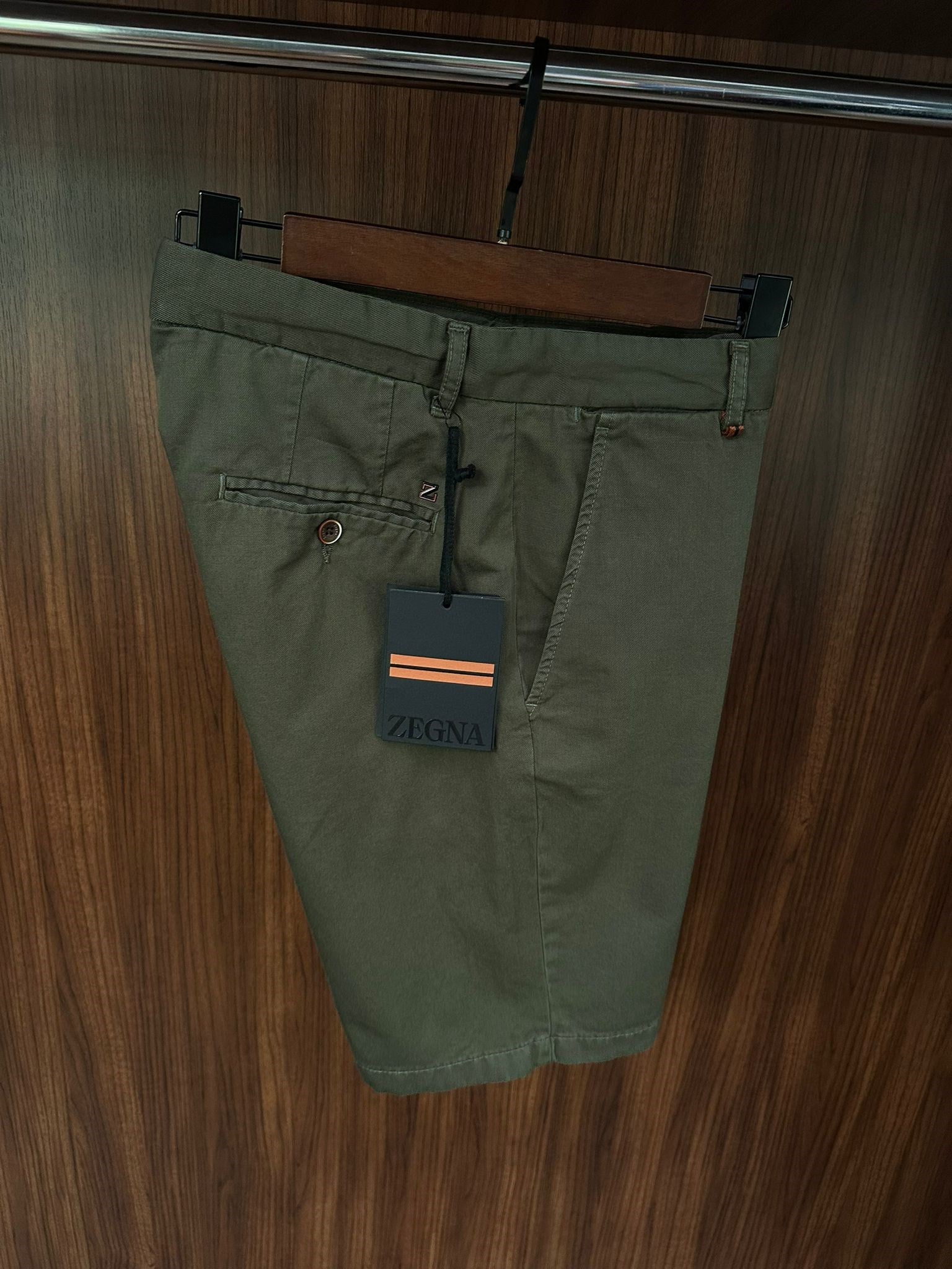 Arka Cep Metal Logo Detaylı Kapri