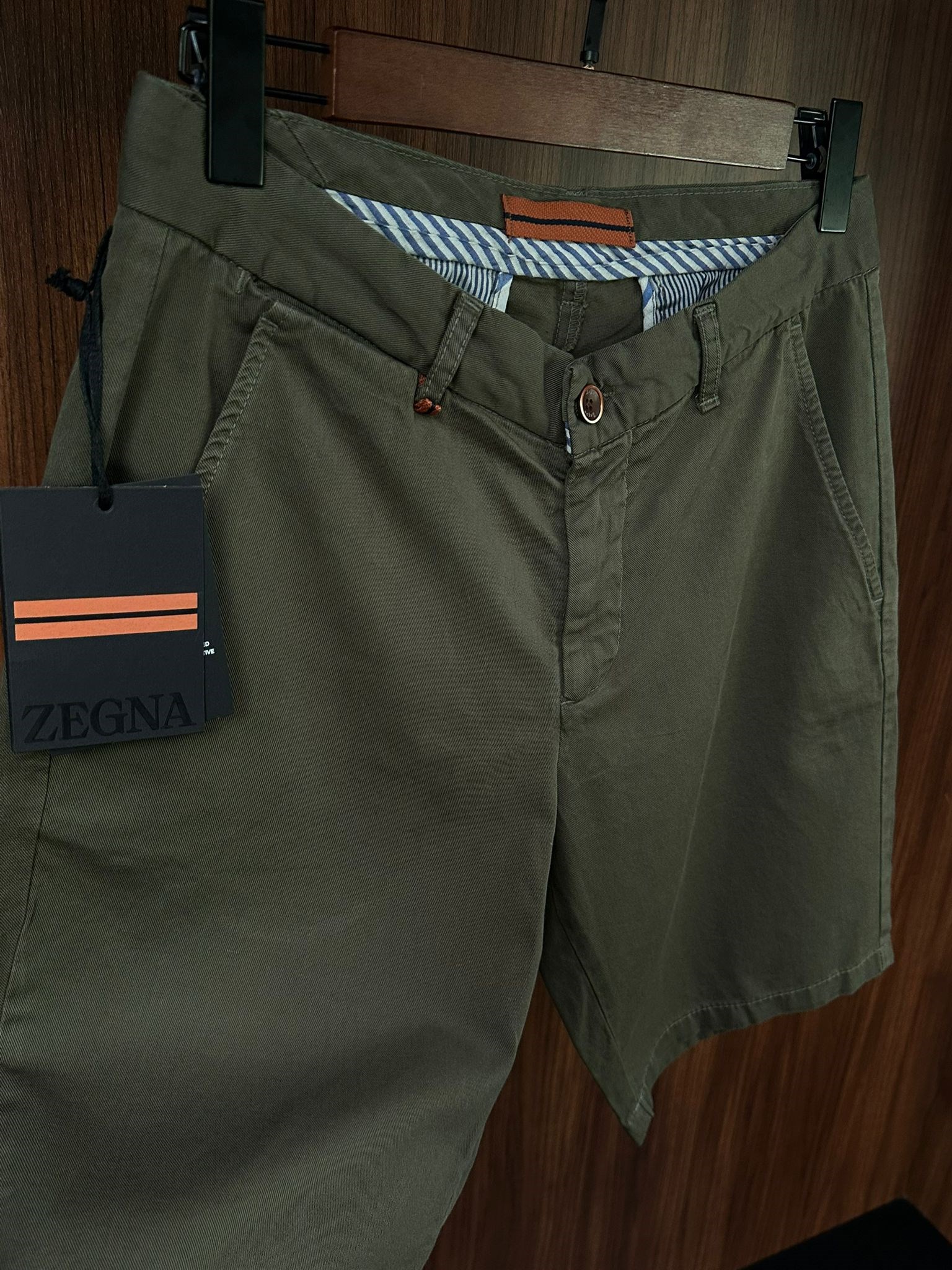 Arka Cep Metal Logo Detaylı Kapri