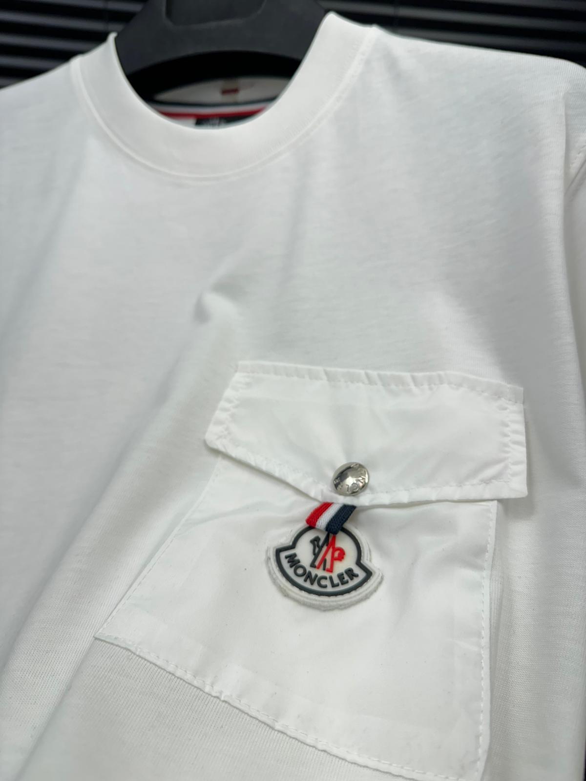 Göğüs Armalı Cep Detaylı Basic T-Shirt - Beyaz