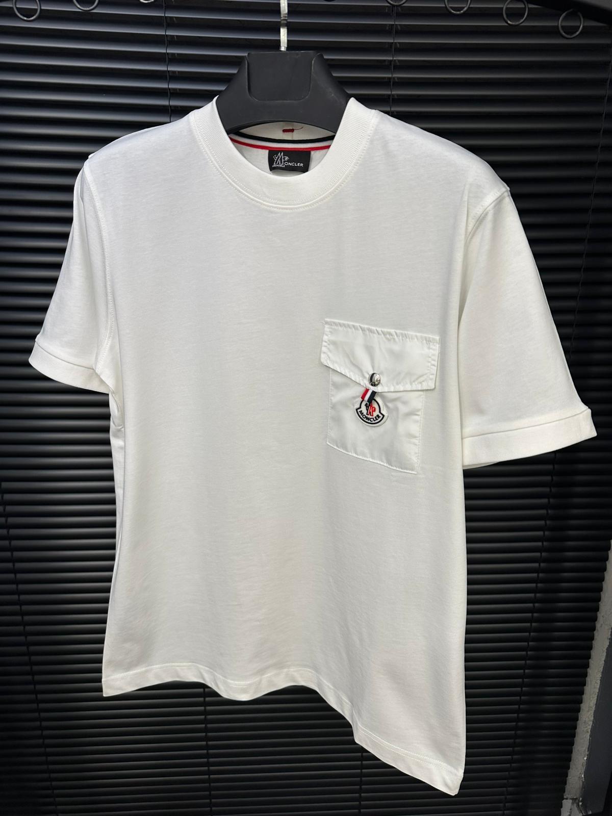 Göğüs Armalı Cep Detaylı Basic T-Shirt - Beyaz
