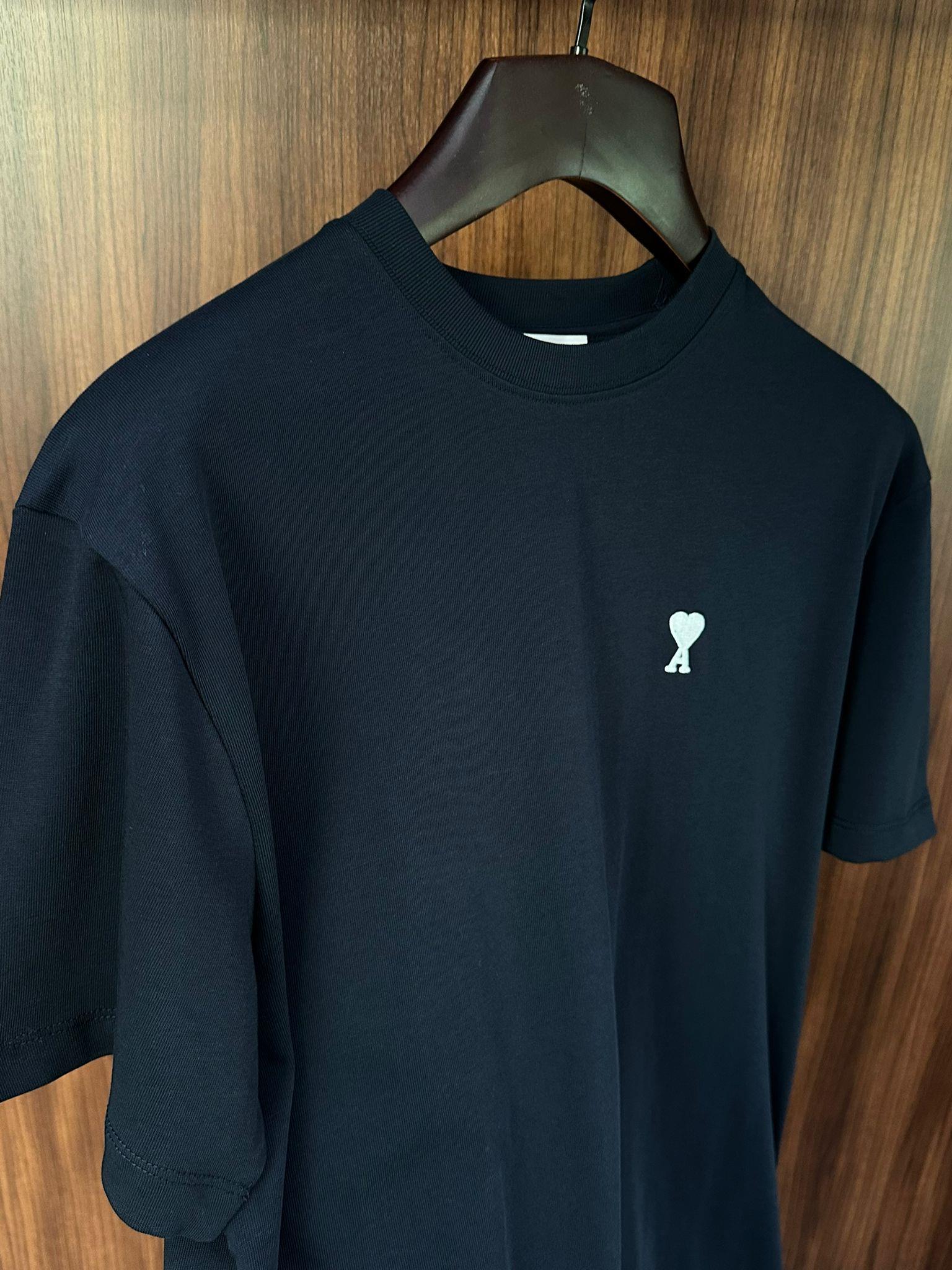 Göğüs Beyaz Nakış Logolu Basic T-Shirt