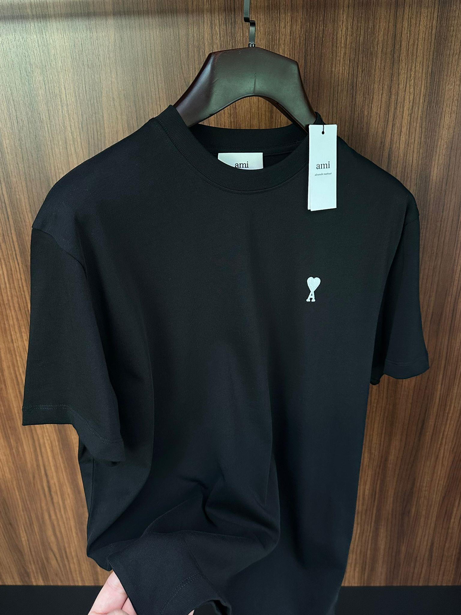 Göğüs Beyaz Nakış Logolu Basic T-Shirt