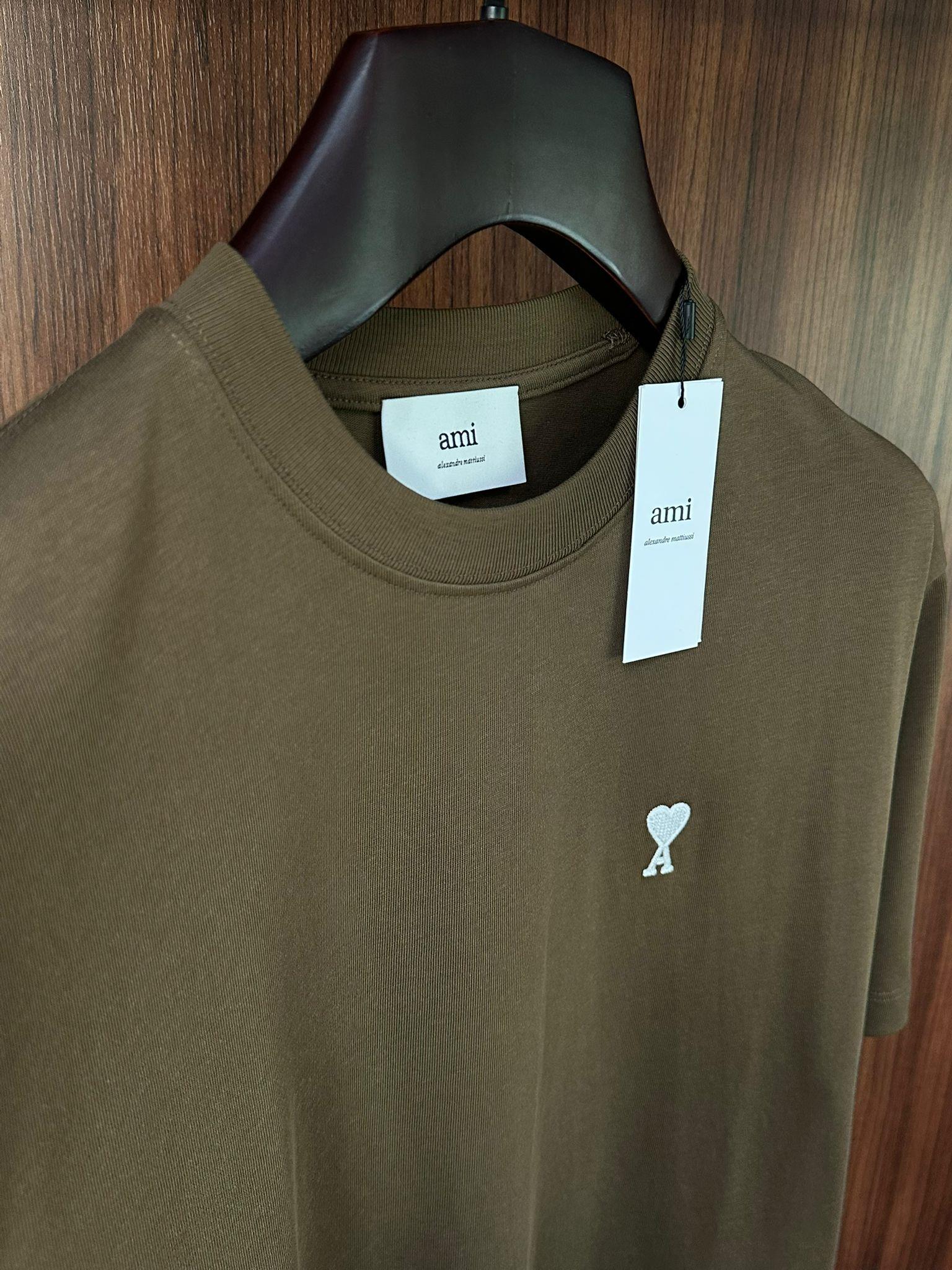 Göğüs Beyaz Nakış Logolu Basic T-Shirt