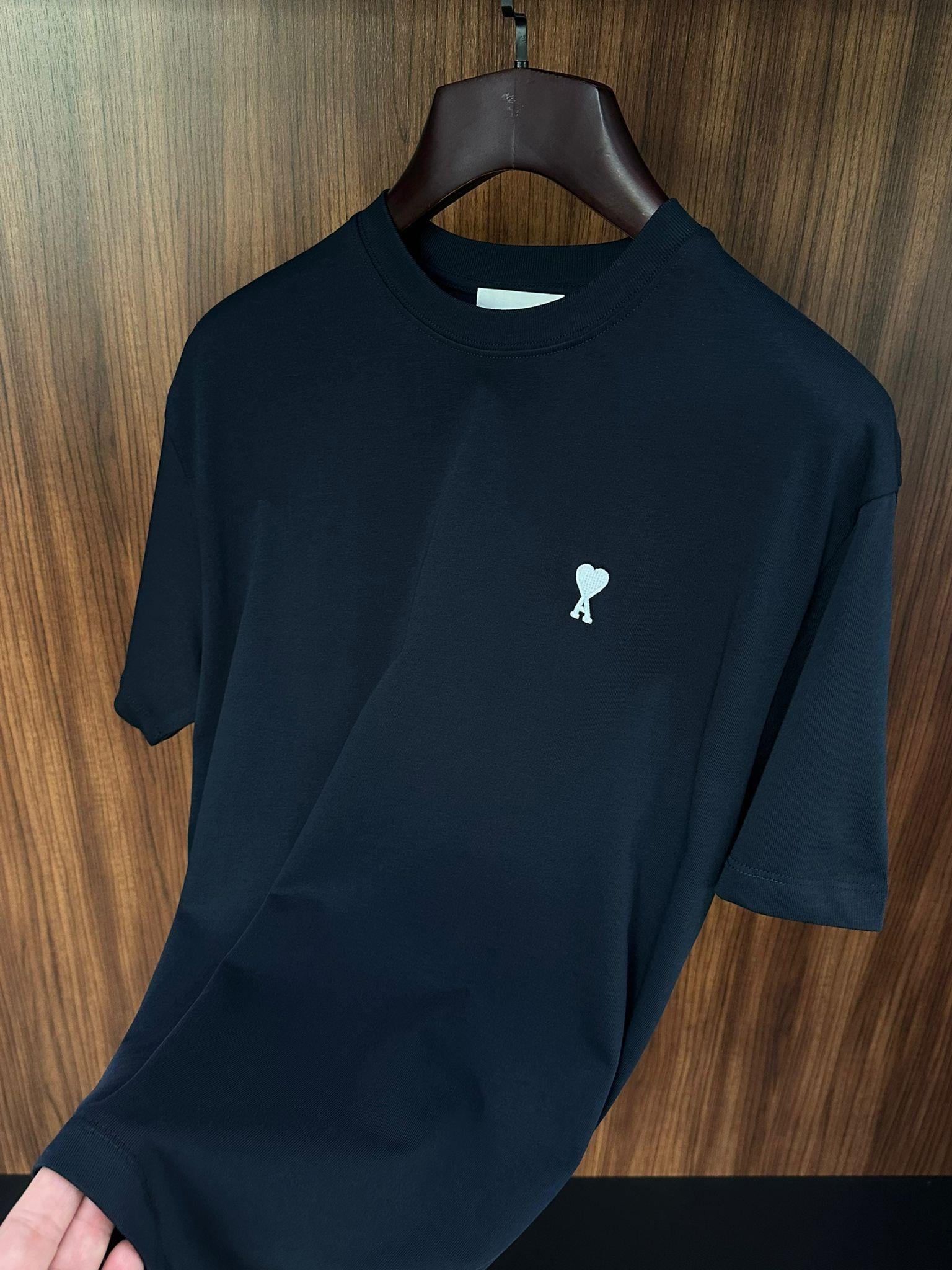 Göğüs Beyaz Nakış Logolu Basic T-Shirt