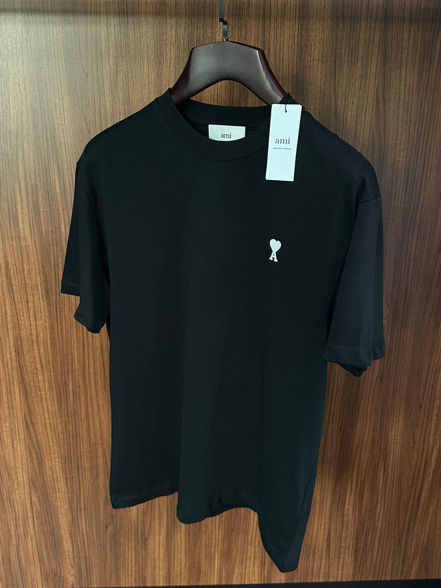 Göğüs Beyaz Nakış Logolu Basic T-Shirt