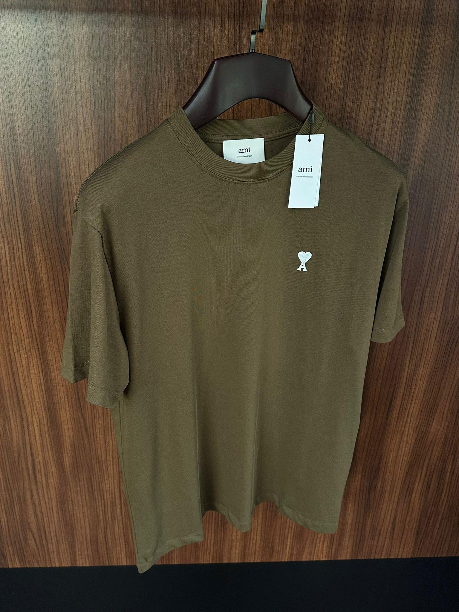 Göğüs Beyaz Nakış Logolu Basic T-Shirt