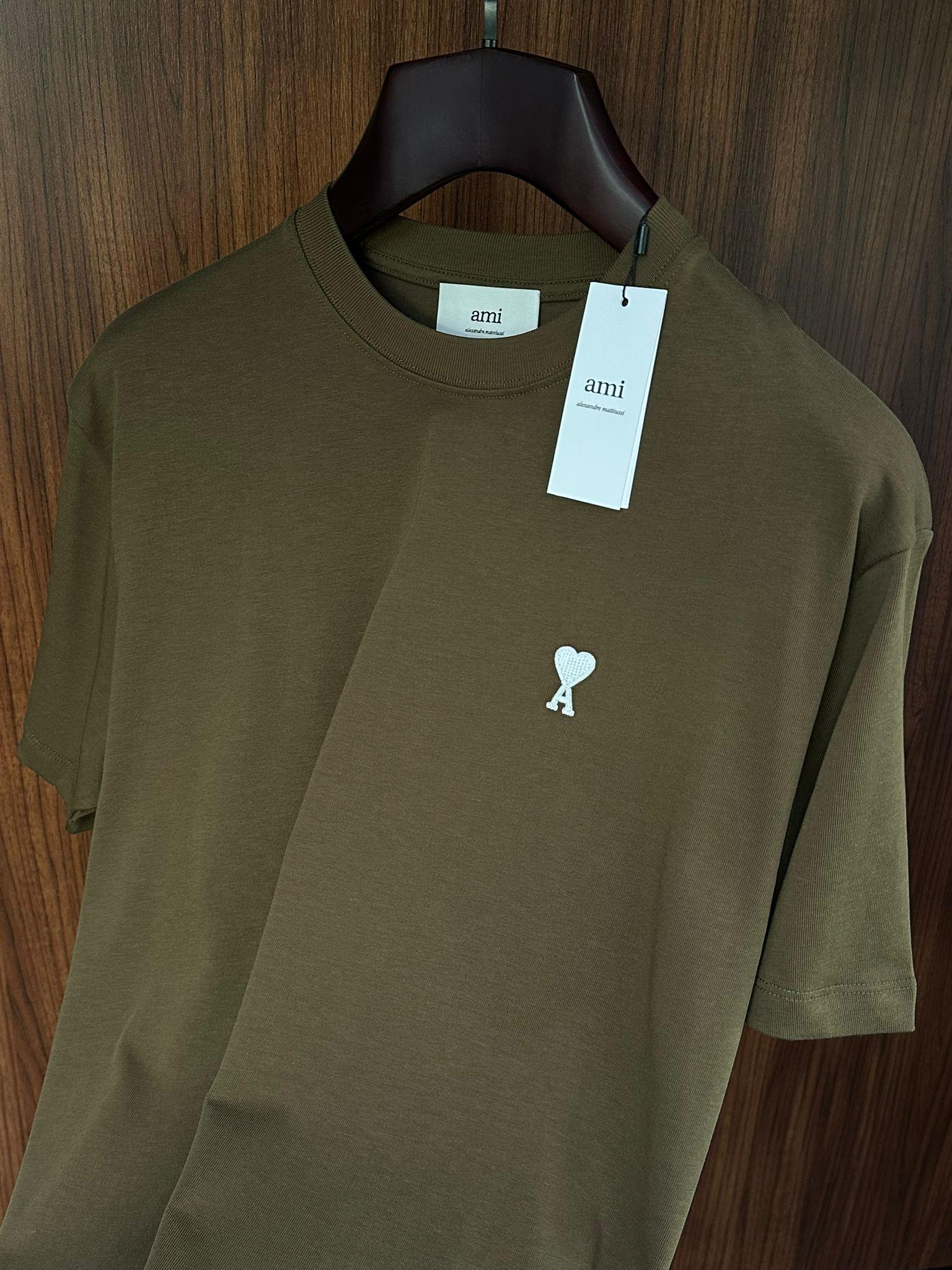 Göğüs Beyaz Nakış Logolu Basic T-Shirt