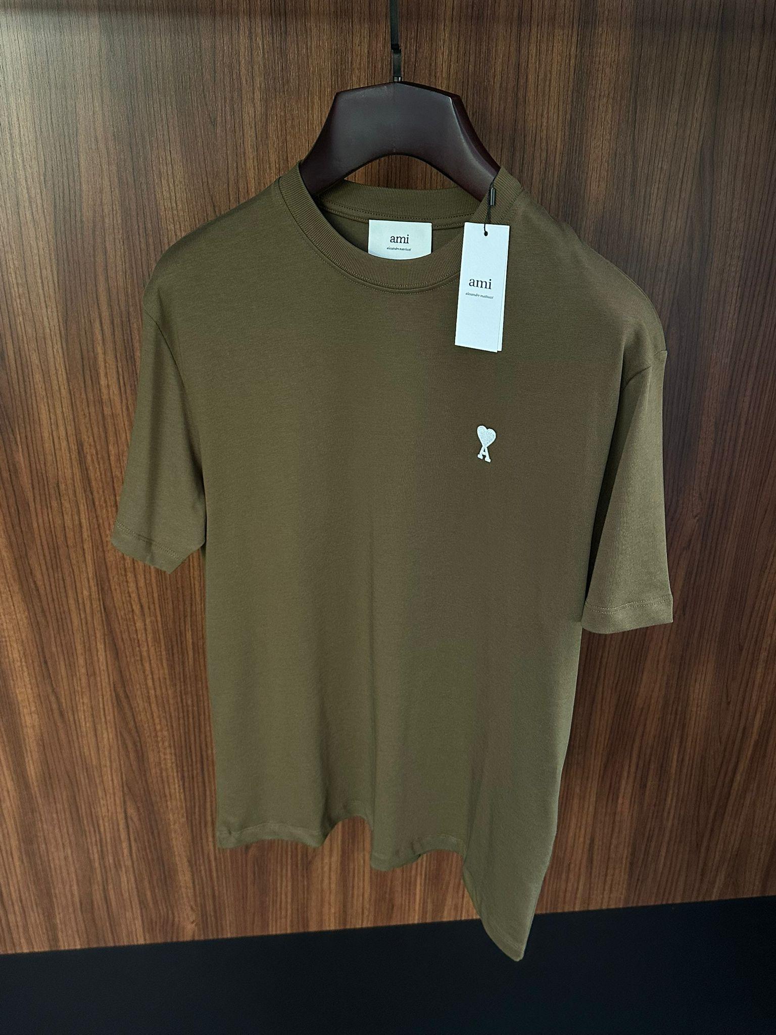 Göğüs Beyaz Nakış Logolu Basic T-Shirt