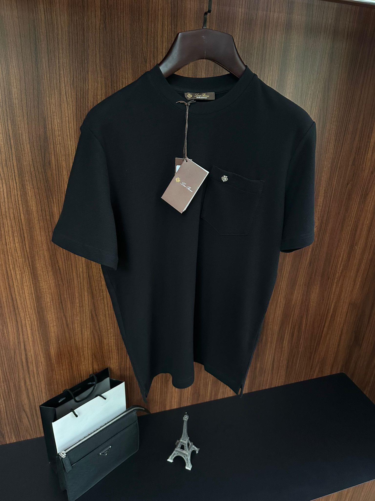 Göğüs Cep Detaylı Mini Metal Logo T-Shirt