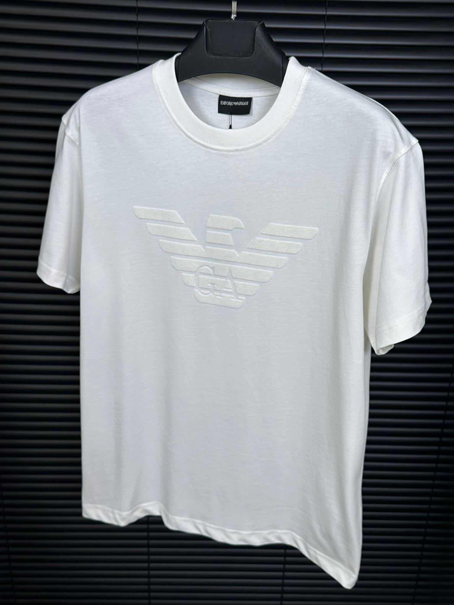 Göğüs Kabartma Logolu T-shirt