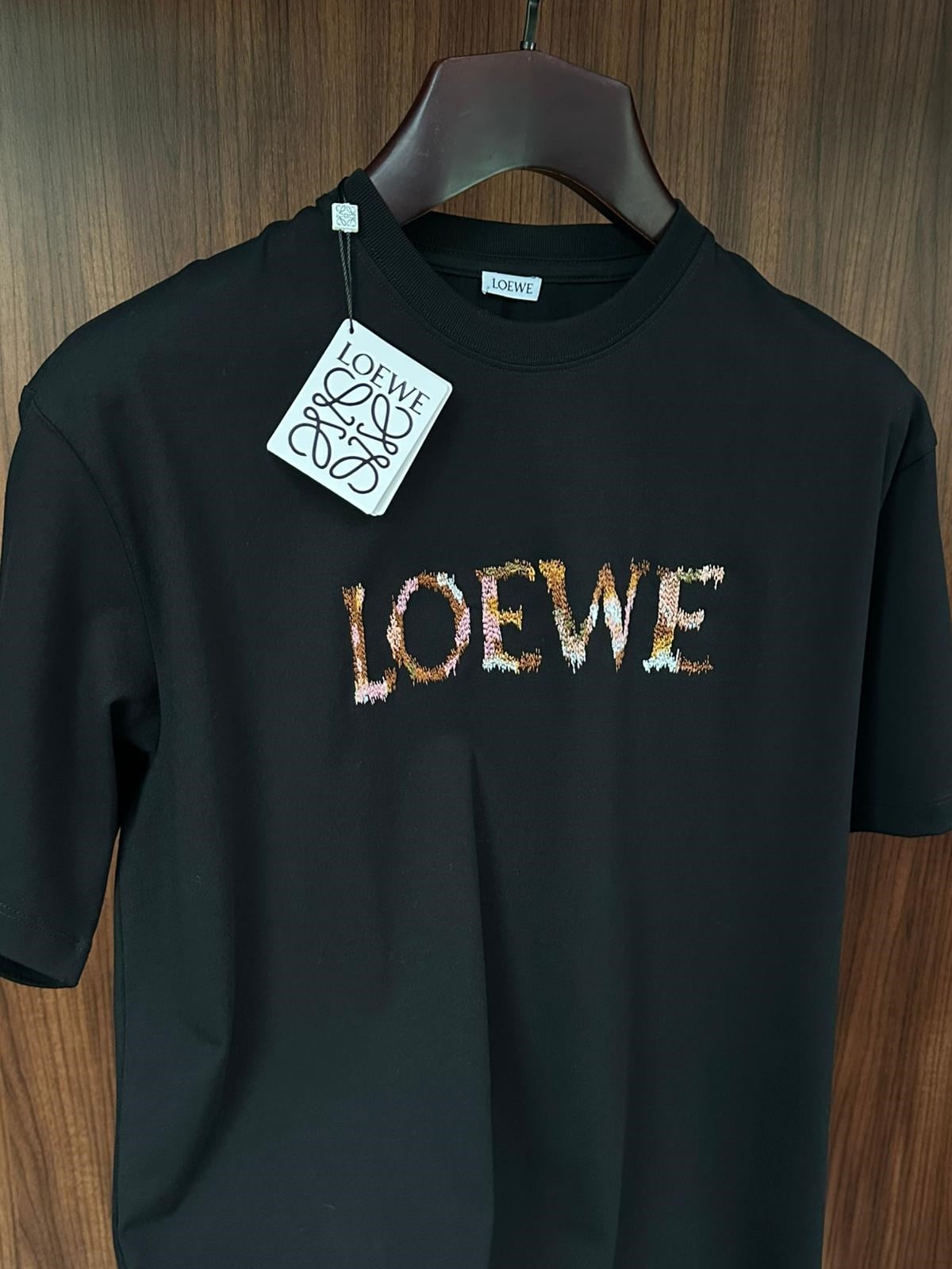 Göğüs Kabartma Nakış Logolu T-Shirt