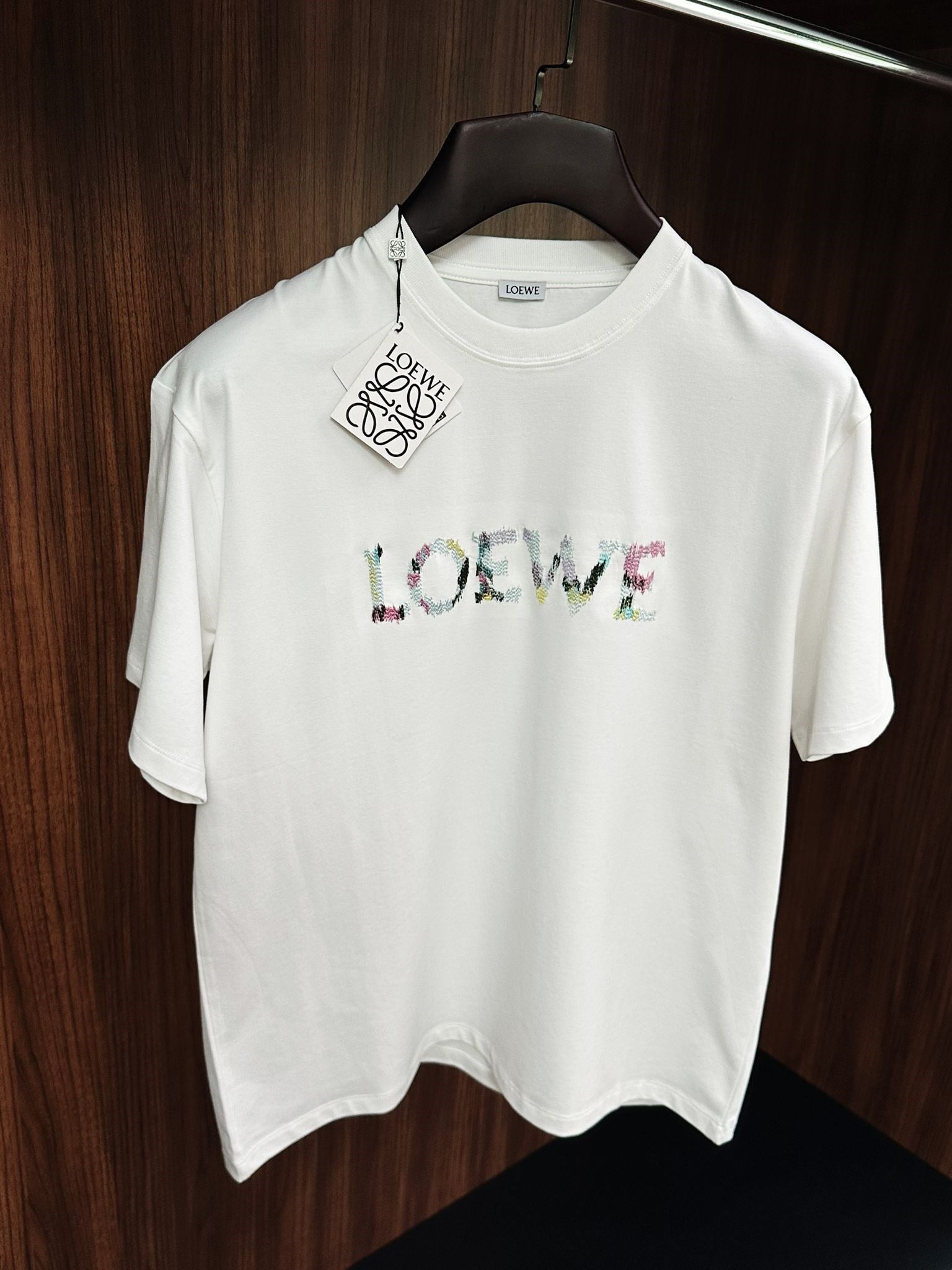 Göğüs Kabartma Nakış Logolu T-Shirt