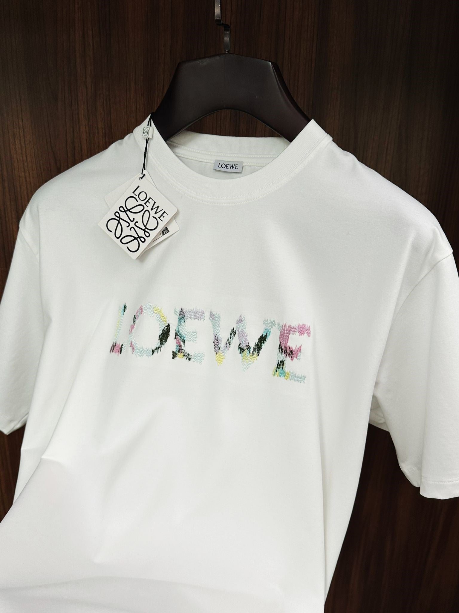 Göğüs Kabartma Nakış Logolu T-Shirt