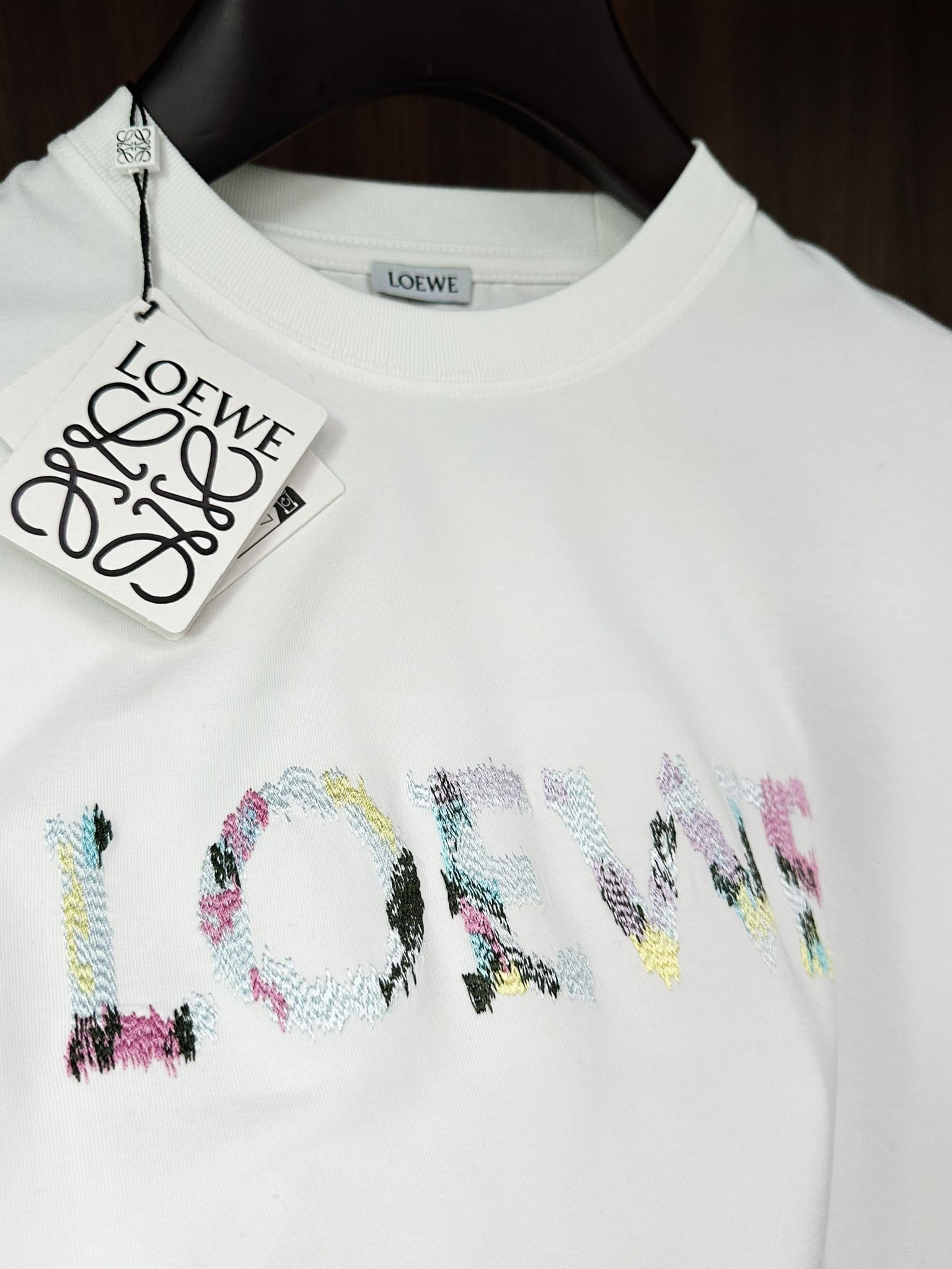 Göğüs Kabartma Nakış Logolu T-Shirt