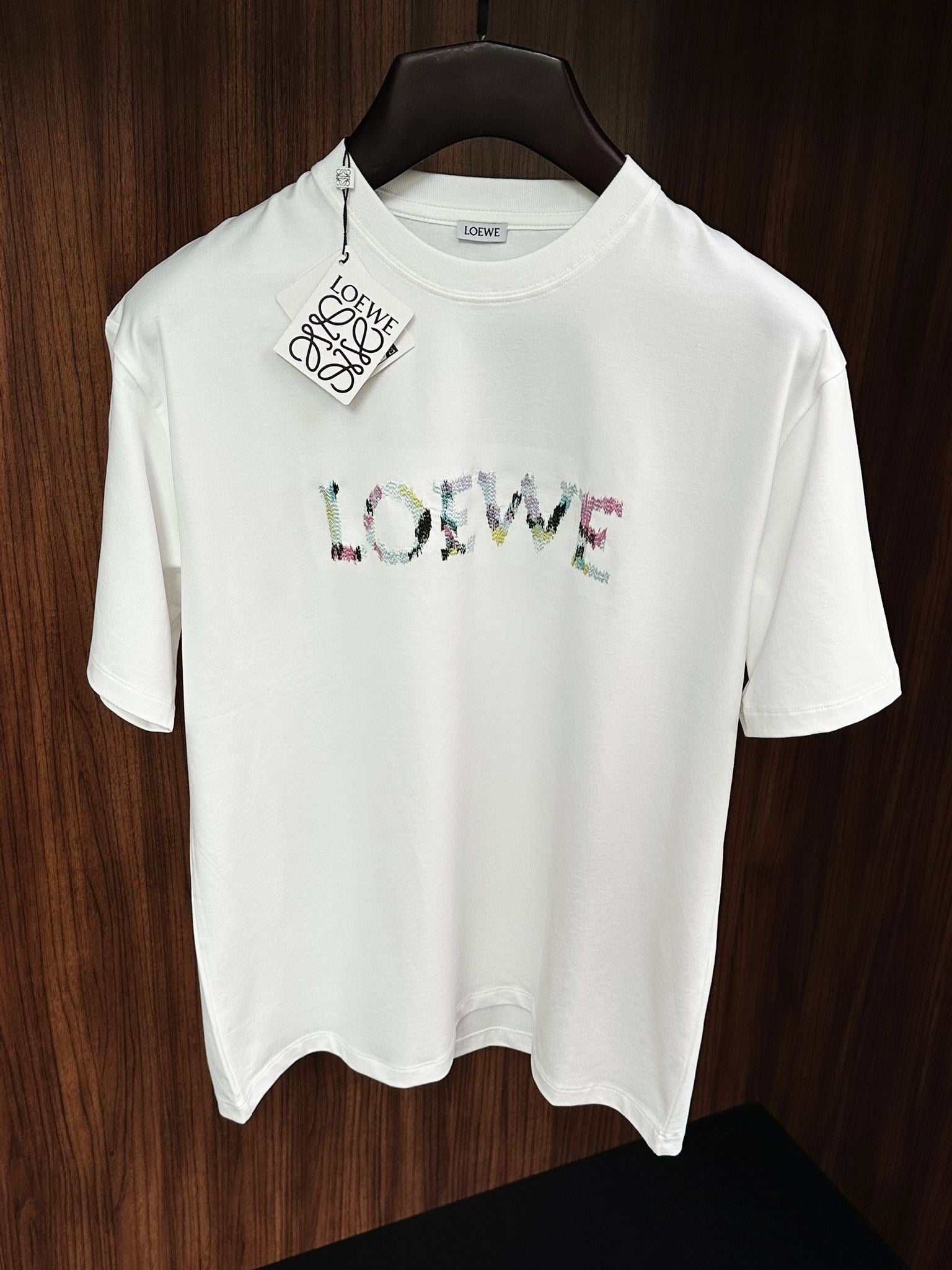 Göğüs Kabartma Nakış Logolu T-Shirt