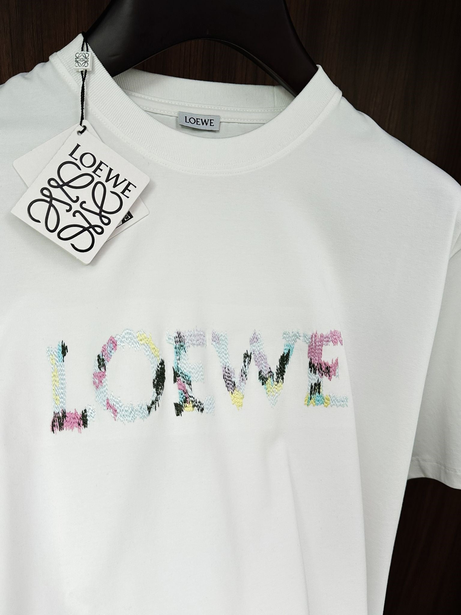 Göğüs Kabartma Nakış Logolu T-Shirt