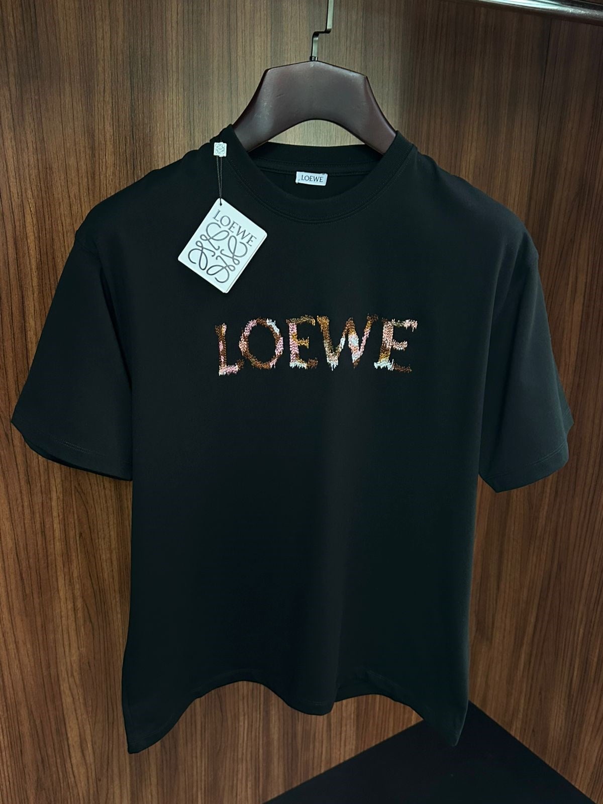 Göğüs Kabartma Nakış Logolu T-Shirt