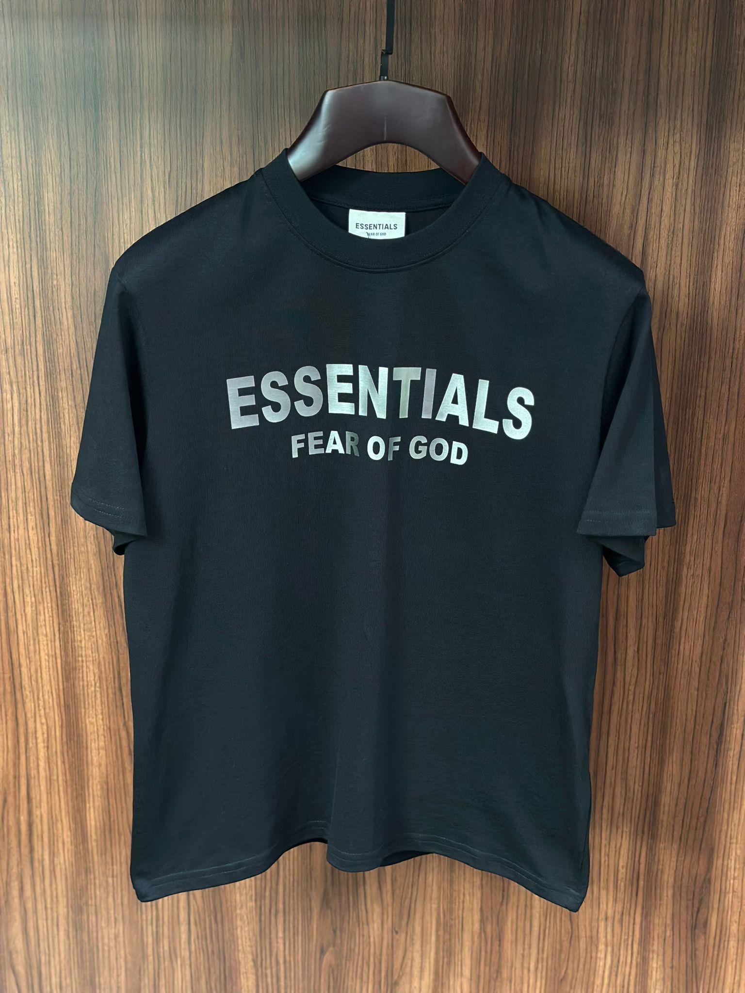 Göğüs Marka Yazılı Baskılı T-Shirt