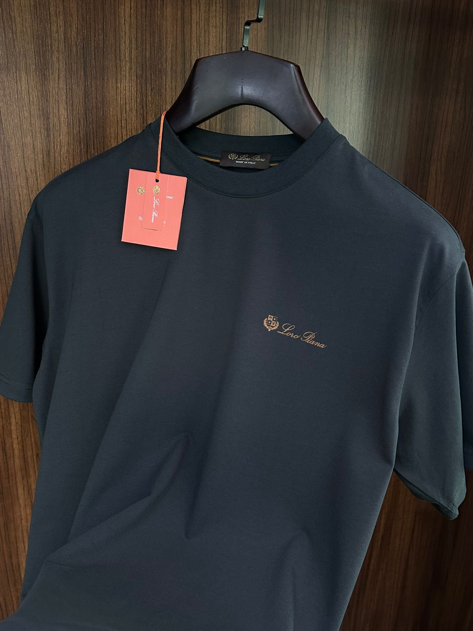 Göğüs Marka Yazılı Bisiklet Yaka T-Shirt