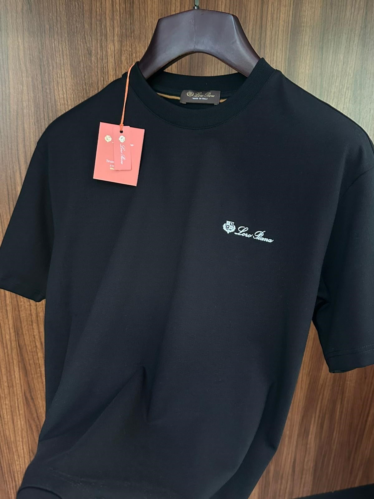 Göğüs Marka Yazılı Bisiklet Yaka T-Shirt