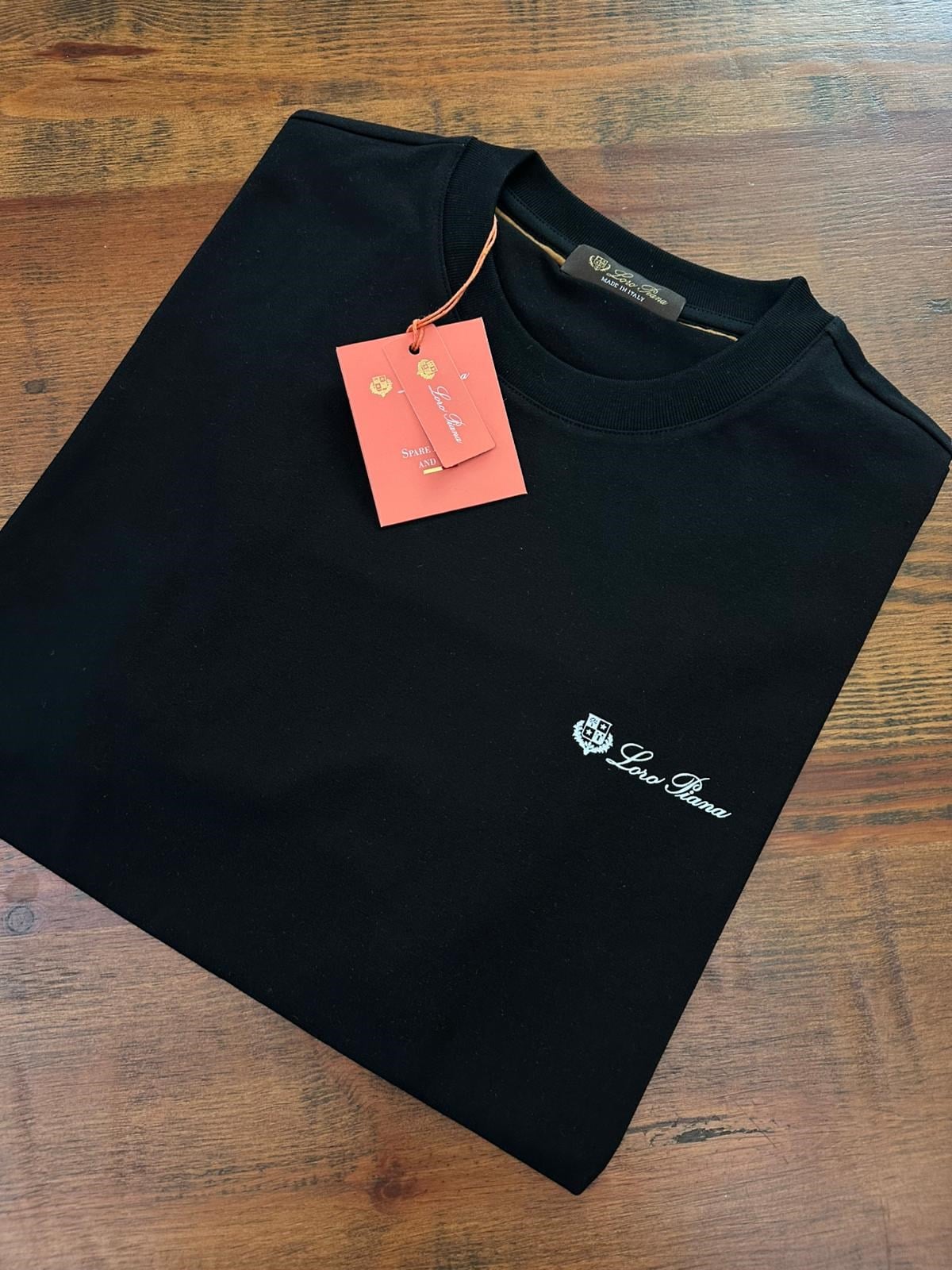Göğüs Marka Yazılı Bisiklet Yaka T-Shirt